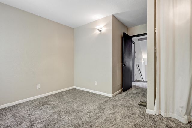 5439 6th Street NW, Albuquerque, NM 87107