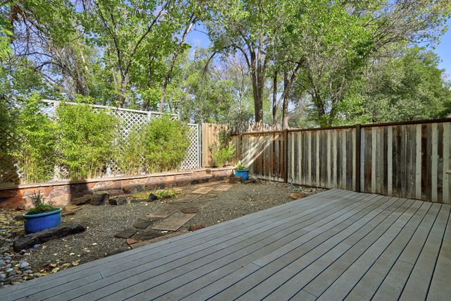 5439 6th Street NW, Albuquerque, NM 87107