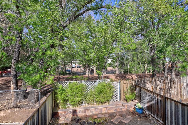 5439 6th Street NW, Albuquerque, NM 87107