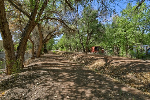 5439 6th Street NW, Albuquerque, NM 87107