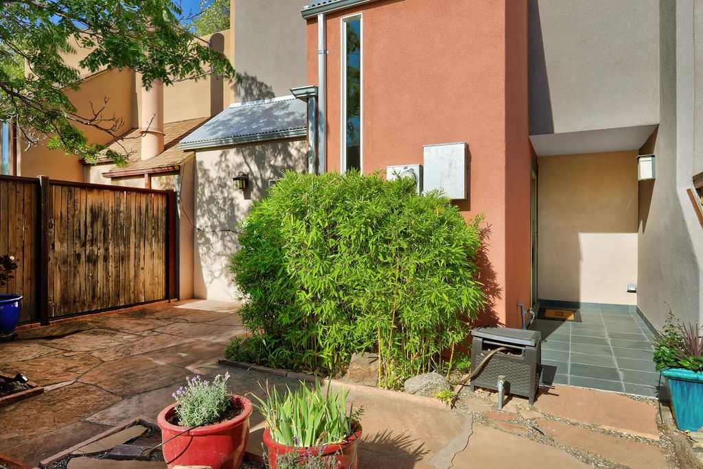 5439 6th Street NW, Albuquerque, NM 87107