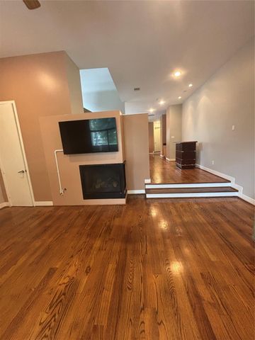 6016 Truro Street, Houston, TX 77007