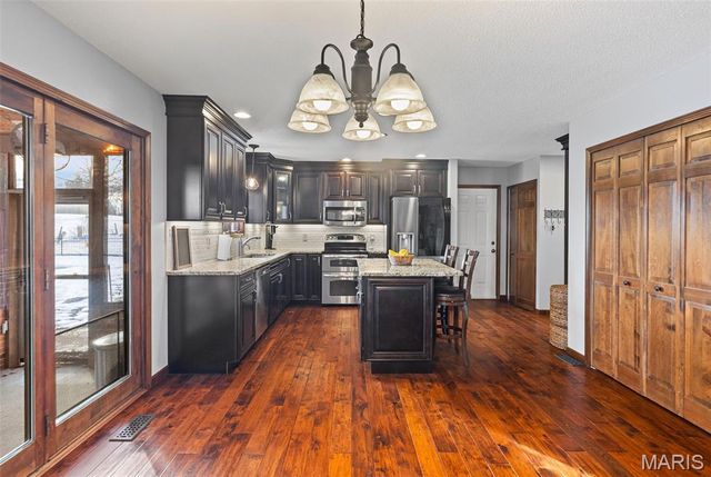 22 Waterford Lane, Glen Carbon, IL 62034