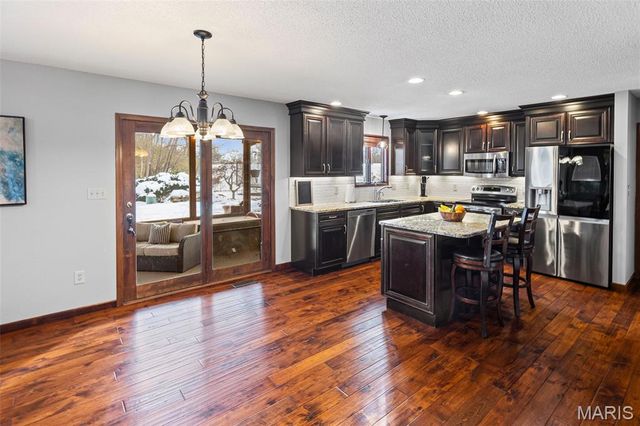 22 Waterford Lane, Glen Carbon, IL 62034