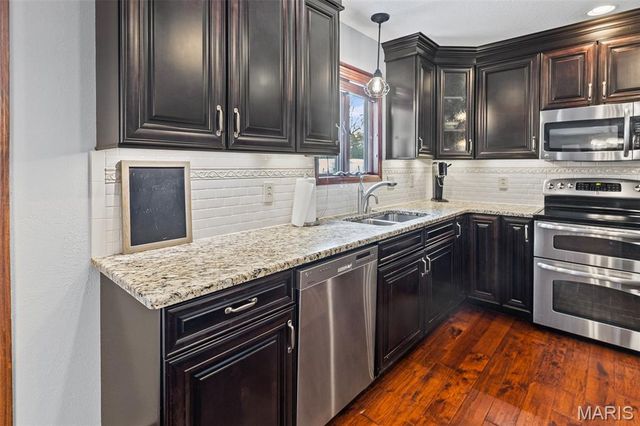 22 Waterford Lane, Glen Carbon, IL 62034