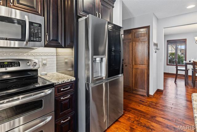 22 Waterford Lane, Glen Carbon, IL 62034