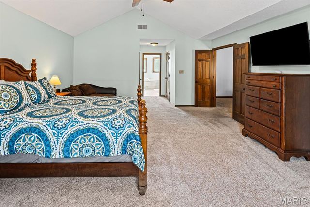 22 Waterford Lane, Glen Carbon, IL 62034