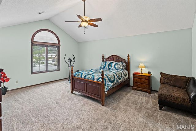 22 Waterford Lane, Glen Carbon, IL 62034