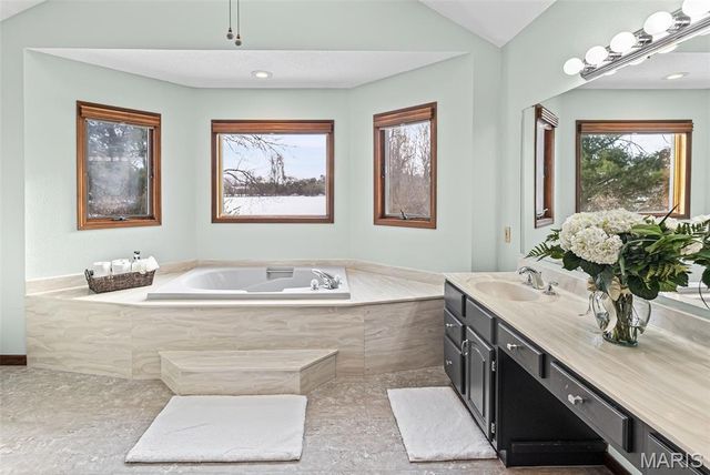 22 Waterford Lane, Glen Carbon, IL 62034