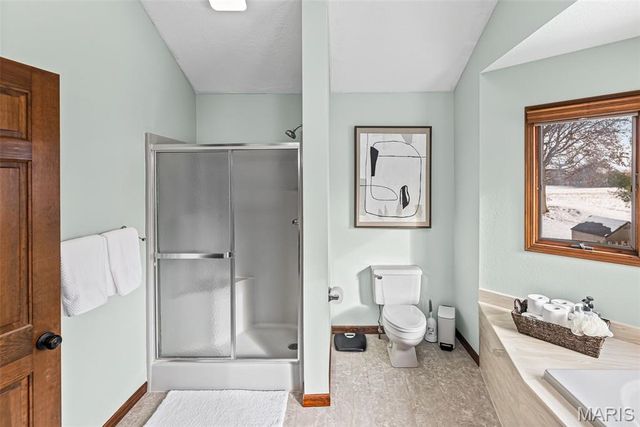 22 Waterford Lane, Glen Carbon, IL 62034