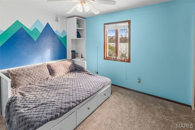 22 Waterford Lane, Glen Carbon, IL 62034