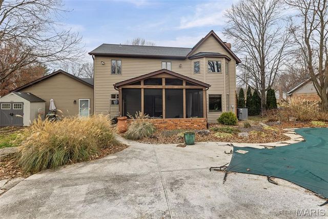 22 Waterford Lane, Glen Carbon, IL 62034