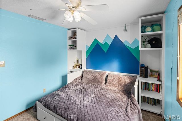 22 Waterford Lane, Glen Carbon, IL 62034