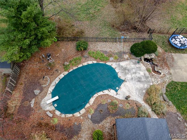 22 Waterford Lane, Glen Carbon, IL 62034