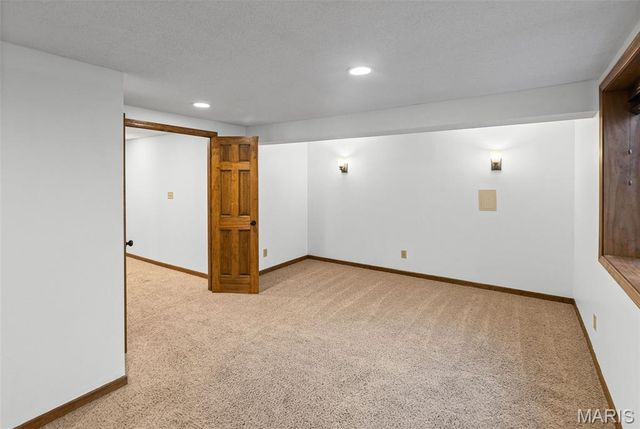 22 Waterford Lane, Glen Carbon, IL 62034