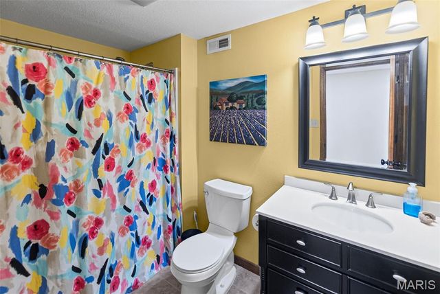 22 Waterford Lane, Glen Carbon, IL 62034