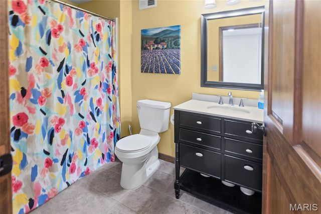 22 Waterford Lane, Glen Carbon, IL 62034