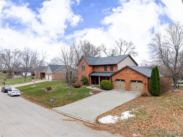 22 Waterford Lane, Glen Carbon, IL 62034