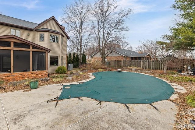 22 Waterford Lane, Glen Carbon, IL 62034