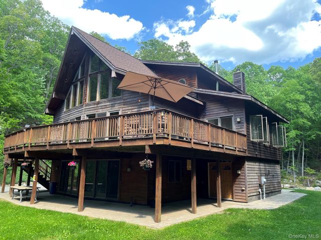 82 Indian Lake Road, Putnam Valley, NY 10579