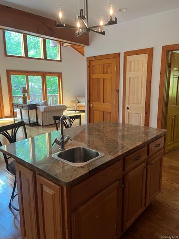 82 Indian Lake Road, Putnam Valley, NY 10579