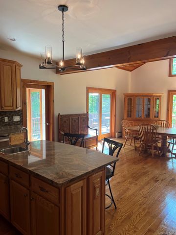 82 Indian Lake Road, Putnam Valley, NY 10579