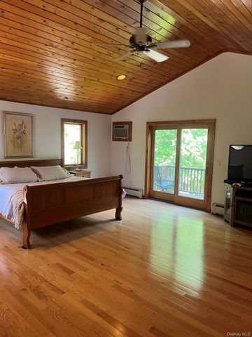 82 Indian Lake Road, Putnam Valley, NY 10579
