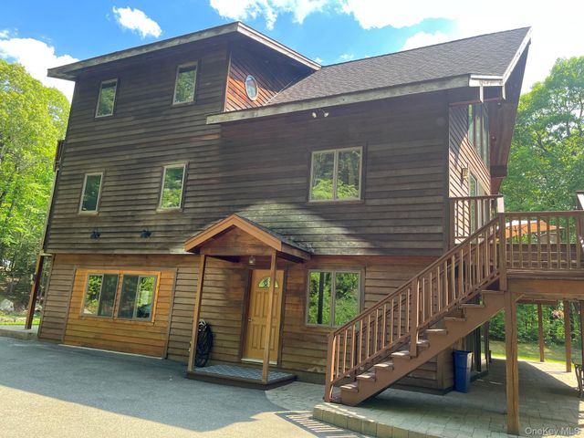 82 Indian Lake Road, Putnam Valley, NY 10579