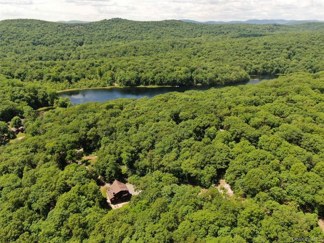82 Indian Lake Road, Putnam Valley, NY 10579