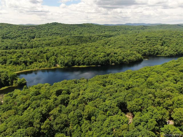 82 Indian Lake Road, Putnam Valley, NY 10579