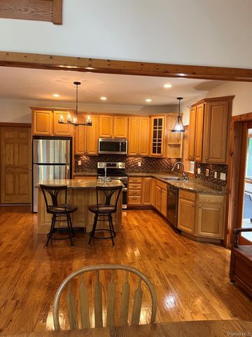 82 Indian Lake Road, Putnam Valley, NY 10579