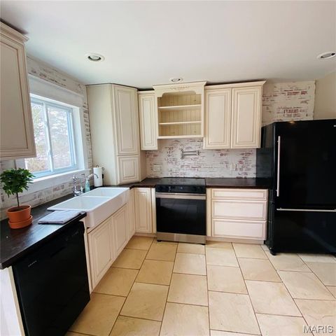 814 Eureka Rd, Eureka, MO 63025