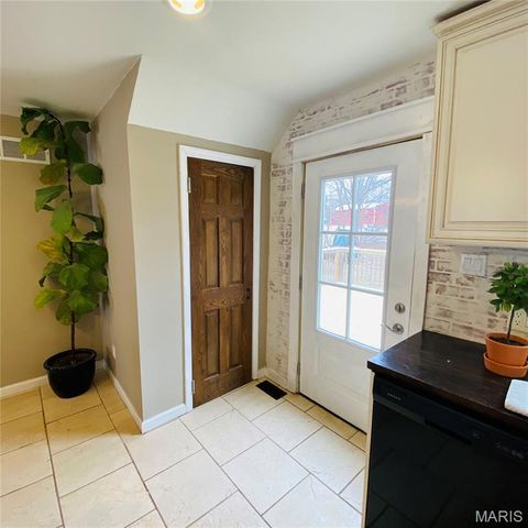 814 Eureka Rd, Eureka, MO 63025