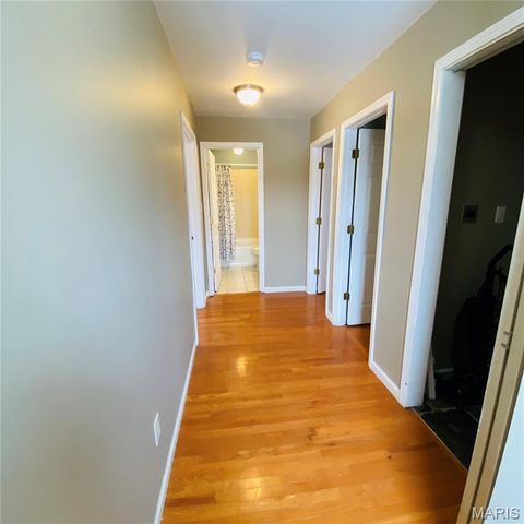 814 Eureka Rd, Eureka, MO 63025