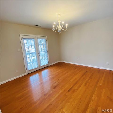 814 Eureka Rd, Eureka, MO 63025