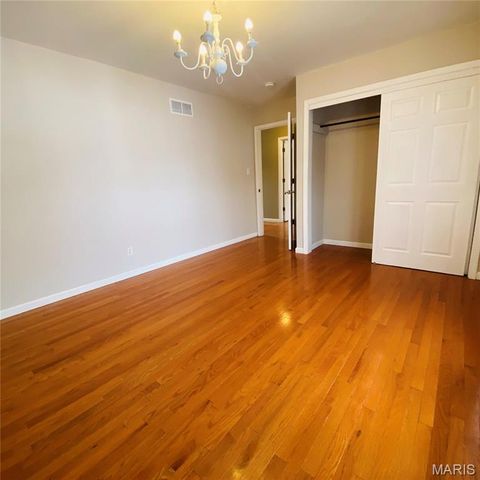 814 Eureka Rd, Eureka, MO 63025