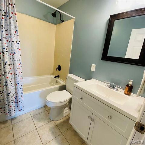 814 Eureka Rd, Eureka, MO 63025