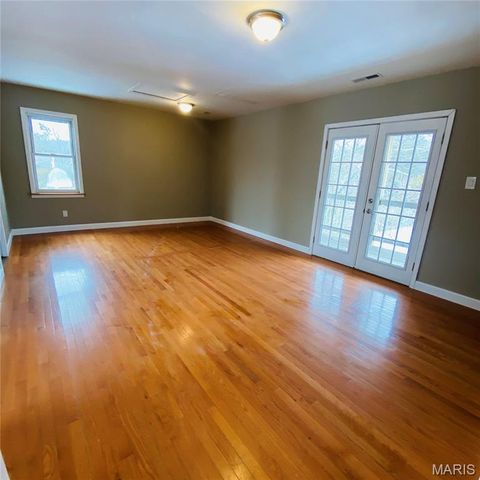 814 Eureka Rd, Eureka, MO 63025