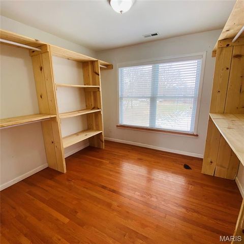 814 Eureka Rd, Eureka, MO 63025