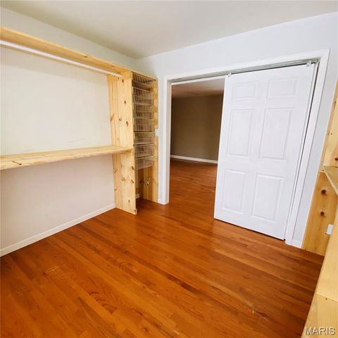 814 Eureka Rd, Eureka, MO 63025