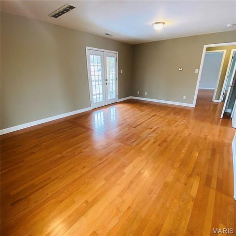 814 Eureka Rd, Eureka, MO 63025