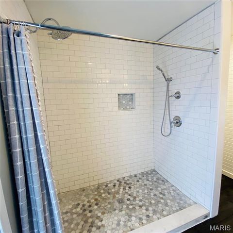 814 Eureka Rd, Eureka, MO 63025