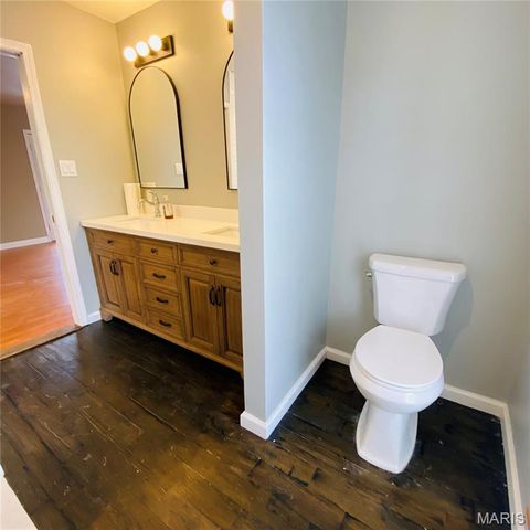 814 Eureka Rd, Eureka, MO 63025