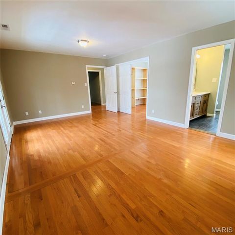 814 Eureka Rd, Eureka, MO 63025