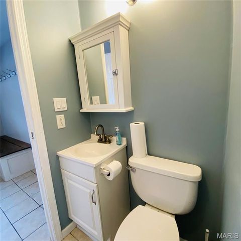 814 Eureka Rd, Eureka, MO 63025