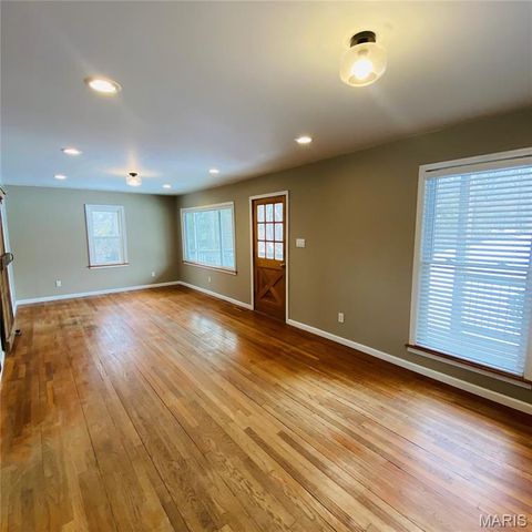 814 Eureka Rd, Eureka, MO 63025