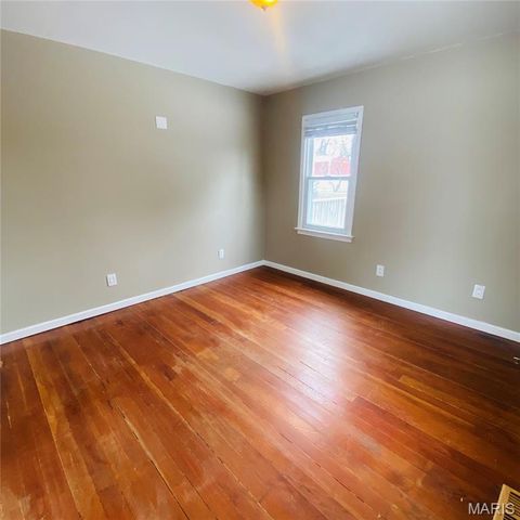 814 Eureka Rd, Eureka, MO 63025