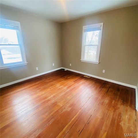 814 Eureka Rd, Eureka, MO 63025