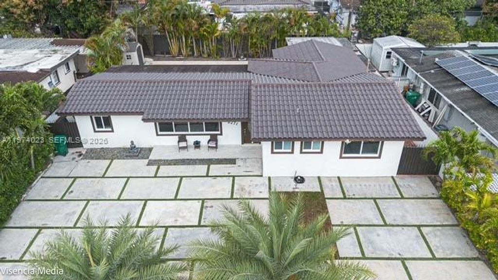 6271 NW 110th St, Hialeah, FL 33012