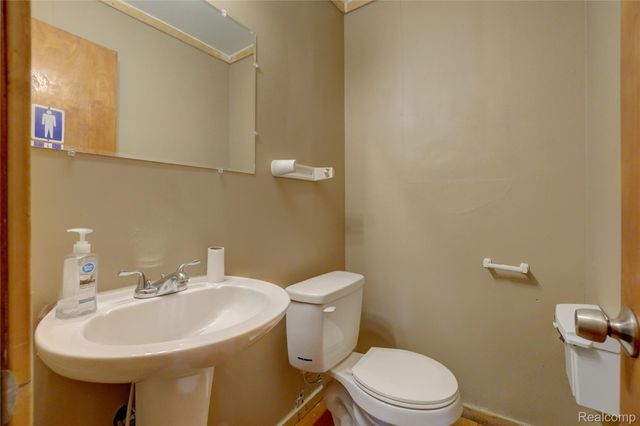 19612 SCHOENHERR Street, Detroit, MI 48205